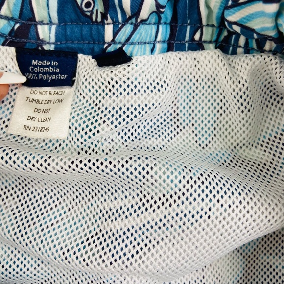 Vineyard Vines flying fish swim trunks. Size Large - Picture 8 of 8